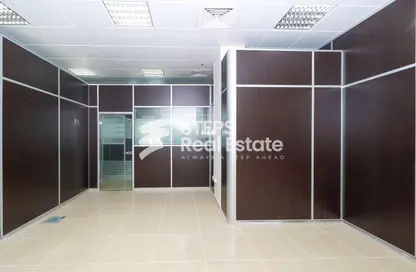 Office Space - Studio - 1 Bathroom for rent in Ramada Commercial Building - Al Rawabi Street - Al Muntazah - Doha