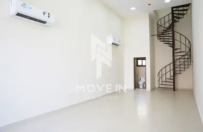 Shop - Studio - 1 Bathroom for rent in Sheikha Houda Compound - Al Gharrafa - Doha
