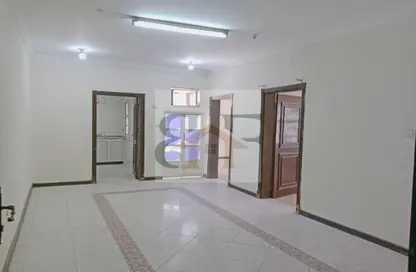 شقة - 2 غرف نوم - 2 حمامات للايجار في شارع الجزيره - فريج بن محمود الشمالي - فريج بن محمود - الدوحة