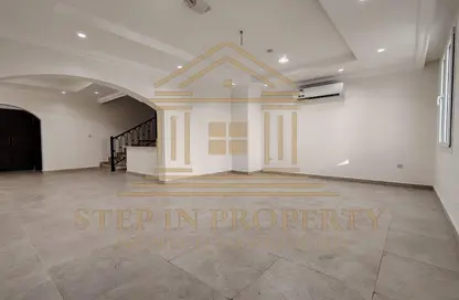 فيلا - 5 غرف نوم - 6 حمامات للايجار في شارع الدانة - مريخ - المريخ - الدوحة