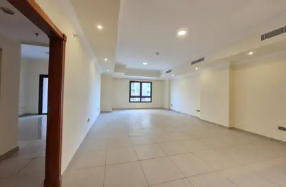 Apartment - 1 Bedroom - 2 Bathrooms for rent in Tuscan Tower - Porto Arabia - The Pearl Island - Doha