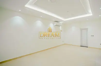 Apartment - 2 Bedrooms - 2 Bathrooms for rent in Al Nasr Street - Al Nasr - Doha