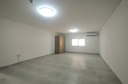 Apartment - Studio - 1 Bathroom for rent in Al Mansoura - Al Mansoura - Doha