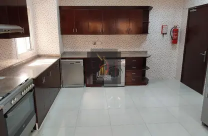 مجمع سكني - 5 غرف نوم - 5 حمامات للايجار في شارع  بو هامو - أبو هامور - الدوحة