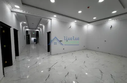 Villa - 5 Bedrooms - 4 Bathrooms for rent in Izghawa - Izghawa - Doha