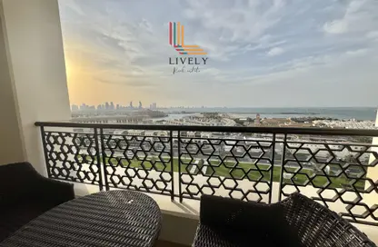 Apartment - 1 Bedroom - 2 Bathrooms for rent in Hilton Doha The Pearl Residences - Abraj Quartiers - The Pearl Island - Doha