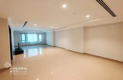 Apartment - 1 Bedroom - 2 Bathrooms for rent in West Porto Drive - Porto Arabia - The Pearl Island - Doha