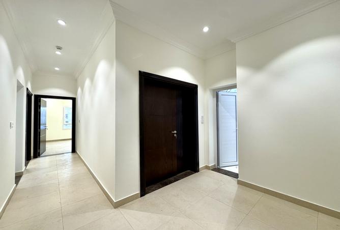 931279 - Property Image 2