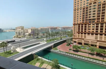شقة - 2 غرف نوم - 3 حمامات للايجار في طريق بورتو الشرقي - بورتو أرابيا - جزيرة اللؤلؤة - الدوحة