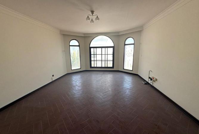 945498 - Property Image 2