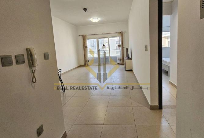 930398 - Property Image 2