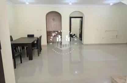 فيلا - 6 غرف نوم - 6 حمامات للايجار في Al Sakhama - الدوحة