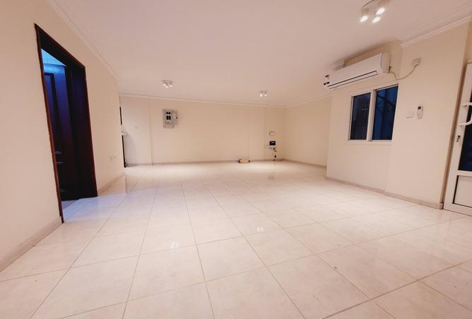 954850 - Property Image 2