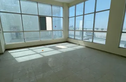 Warehouse - Studio - 6 Bathrooms for rent in Industrial Area - Doha