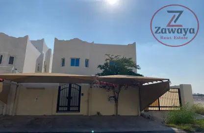 Villa - 5 Bedrooms for rent in Wadi Al Shaheeniya Street - Ain Khaled - Doha