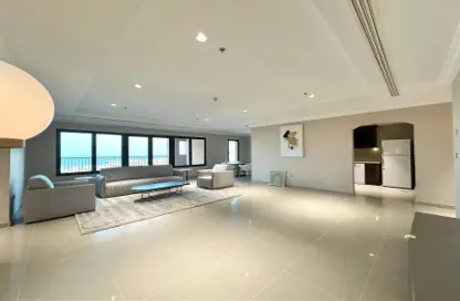 Apartment - 2 Bedrooms - 3 Bathrooms for rent in La Croisette - Porto Arabia - The Pearl Island - Doha