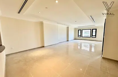 Apartment - 1 Bedroom - 2 Bathrooms for rent in Tower 13 - Porto Arabia - The Pearl Island - Doha