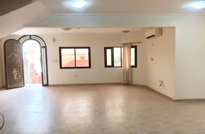 مجمع سكني - 5 غرف نوم - 4 حمامات للايجار في نور الوعب - الوعب - الدوحة