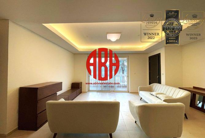 932710 - Property Image 2