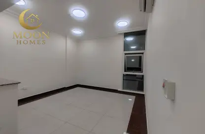 Apartment - 2 Bedrooms - 2 Bathrooms for rent in Al Mansoura - Al Mansoura - Doha