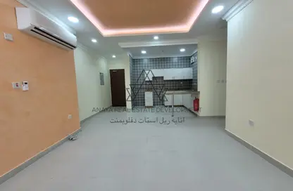 Apartment - 2 Bedrooms - 2 Bathrooms for rent in Bin Omran 28 - Fereej Bin Omran - Doha