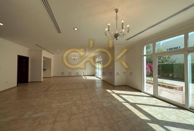 977292 - Property Image 2