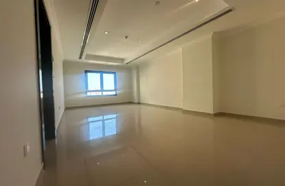 Apartment - 1 Bedroom - 2 Bathrooms for rent in East Porto Drive - Porto Arabia - The Pearl Island - Doha Apartment - 1 Bedroom - 2 Bathrooms for rent in East Porto Drive - Porto Arabia - The Pearl Island - Doha
