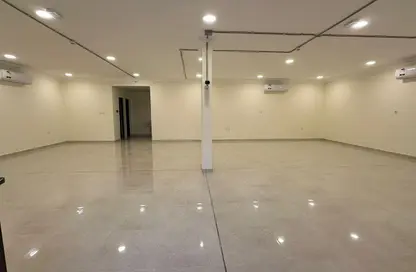 فيلا - 6 غرف نوم - 6 حمامات للايجار في الخيصة - الخيصة - أم صلال محمد