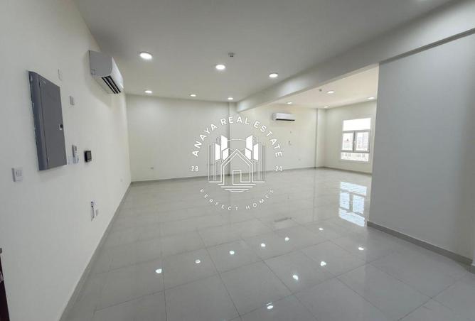 956002 - Property Image 3