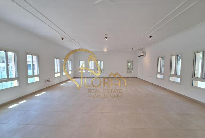 912201 - Property Image 2
