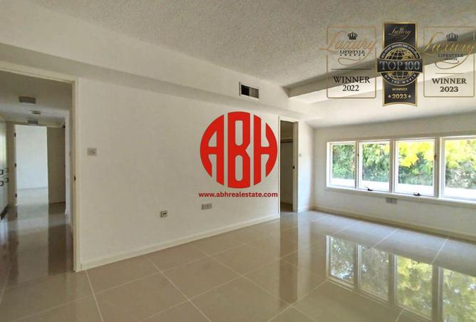 912442 - Property Image 2