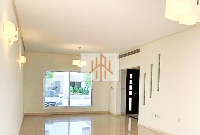 958166 - Property Image 2