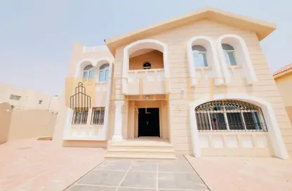 فيلا - 4 غرف نوم - 5 حمامات للايجار في مجمع الأبراج - الدحيل - الدحيل - الدوحة
