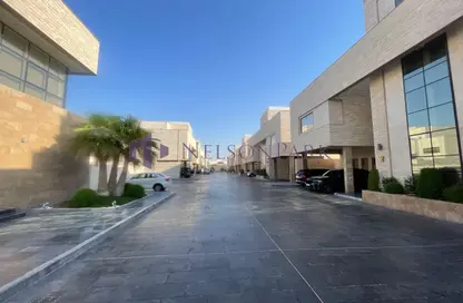 مجمع سكني - 5 غرف نوم - 7 حمامات للايجار في المعمورة 18 - المعمورة - الدوحة