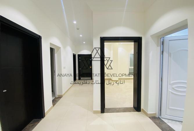 932398 - Property Image 3