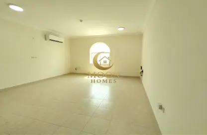 شقة - 3 غرف نوم - 2 حمامات للايجار في شارع حضرموت - دوحة الجديد - الدوحة