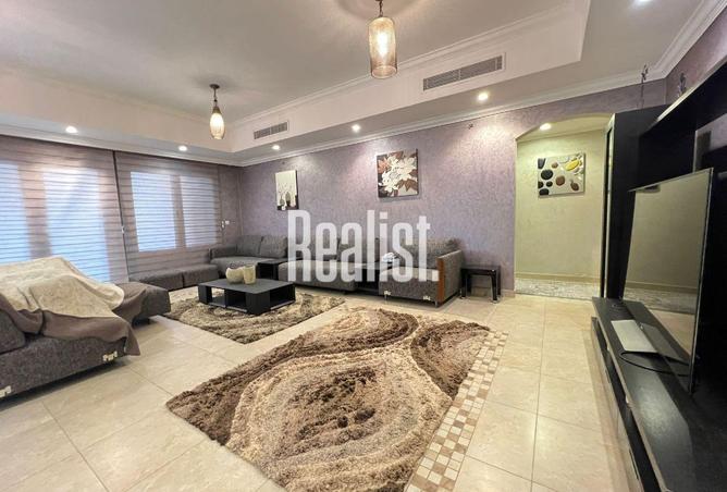 985752 - Property Image 3