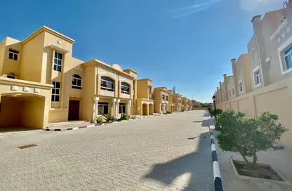 مجمع سكني - 4 غرف نوم - 4 حمامات للايجار في أسباير زون - الوعب - الدوحة