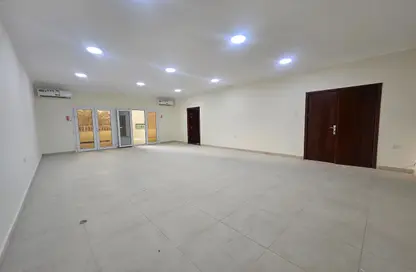 شقة - 3 غرف نوم - 3 حمامات للايجار في شارع ثابت بن زايد - المنصورة - الدوحة