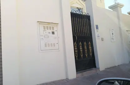 فيلا - 5 غرف نوم - 6 حمامات للايجار في شارع النعيجة - غرب الهلال - الهلال - الدوحة