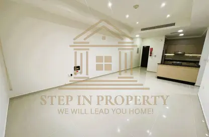 شقة - 2 غرف نوم - 2 حمامات للايجار في شارع النصر - النصر - الدوحة