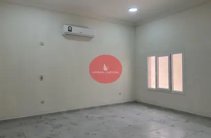 Empty Room image for: Apartment - 1 Bedroom - 1 Bathroom for rent in Umm Al Seneem Street - Ain Khaled - Doha, Image 1