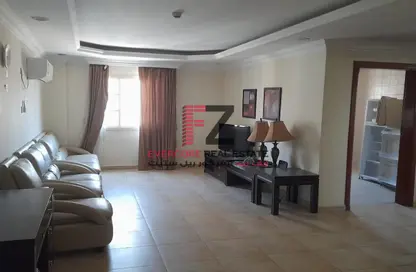 Living Room image for: Apartment - 2 Bedrooms - 2 Bathrooms for rent in Ibn Asakir Street - Najma - Doha, Image 1