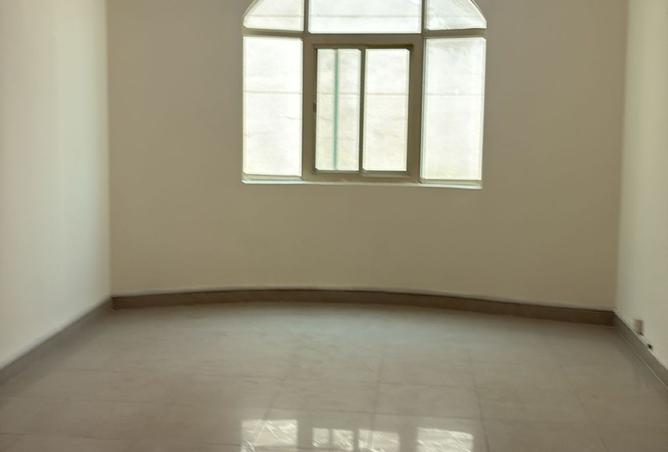 982806 - Property Image 3