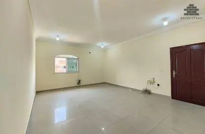 شقة - 2 غرف نوم - 3 حمامات للايجار في منتزه 13 - المنتزه - الدوحة