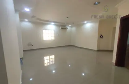 صورة لـ غرفة فارغة شقة - 2 غرف نوم - 2 حمامات للايجار في فريج بن محمود - الدوحة ، صورة رقم 1