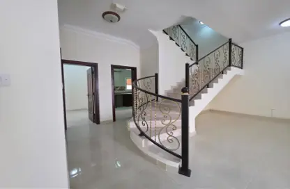 فيلا - 5 غرف نوم - 4 حمامات للايجار في فلل عين خالد - عين خالد - الدوحة