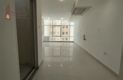 Apartment - 2 Bedrooms - 2 Bathrooms for rent in Umm Ghuwailina - Doha