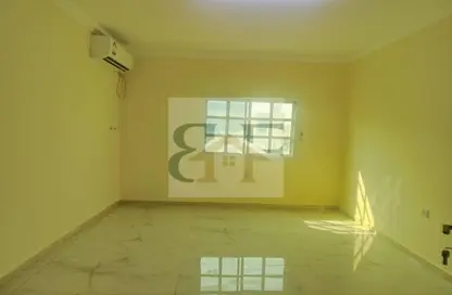 شقة - 4 غرف نوم - 2 حمامات للايجار في ام غوالينا تجارية - ام غويلينا - أم غويلينا - الدوحة