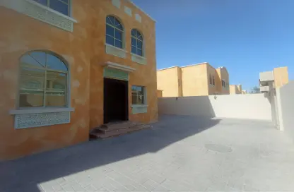 Villa - 4 Bedrooms - 5 Bathrooms for rent in Ain Khaled Villas - Ain Khaled - Doha